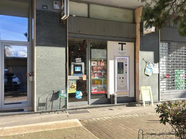 Locale Commerciale in affitto a Le Gotrau, Aosta