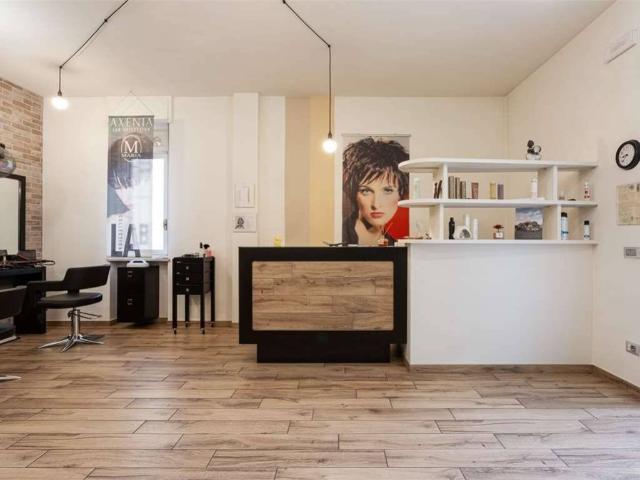 Locale Commerciale in affitto a Aosta