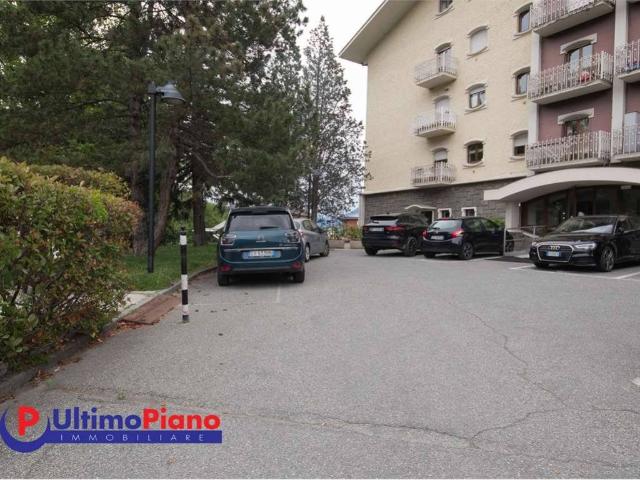 Locale Commerciale in affitto a Porossan-Roppoz, Aosta