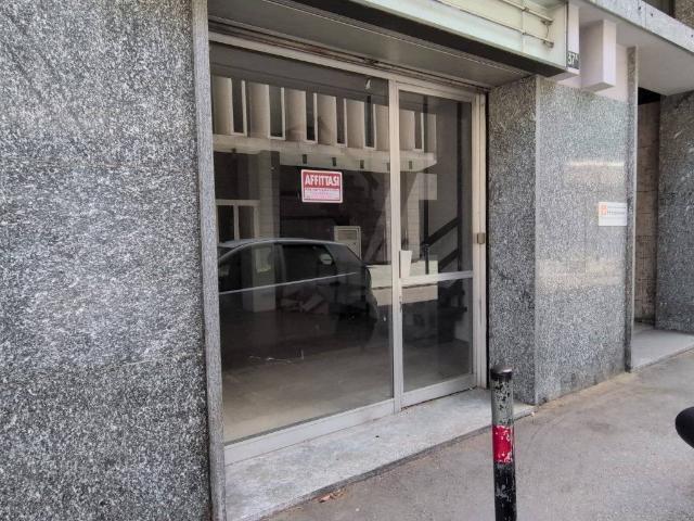Locale Commerciale in affitto a Aosta