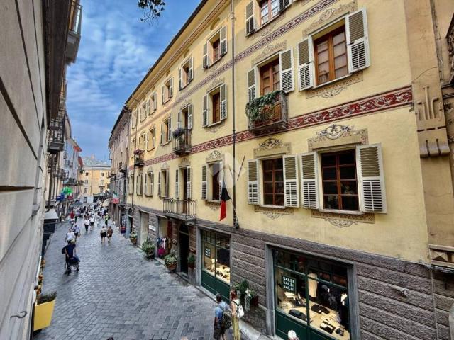 Locale Commerciale in affitto a Aosta
