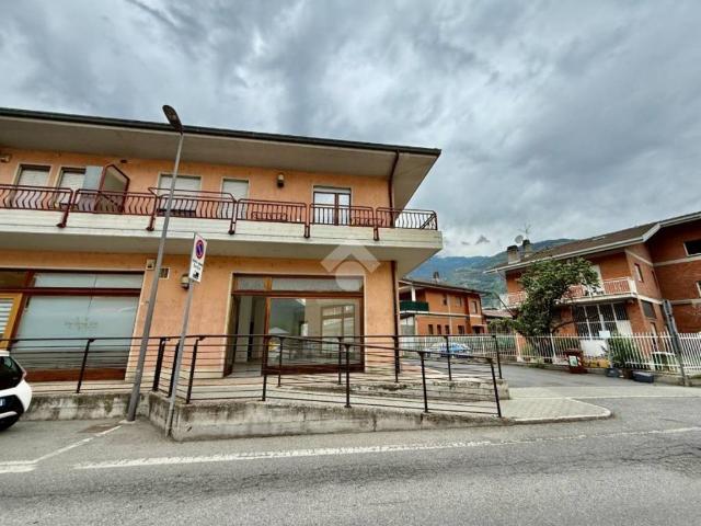 Locale Commerciale in affitto a Aosta