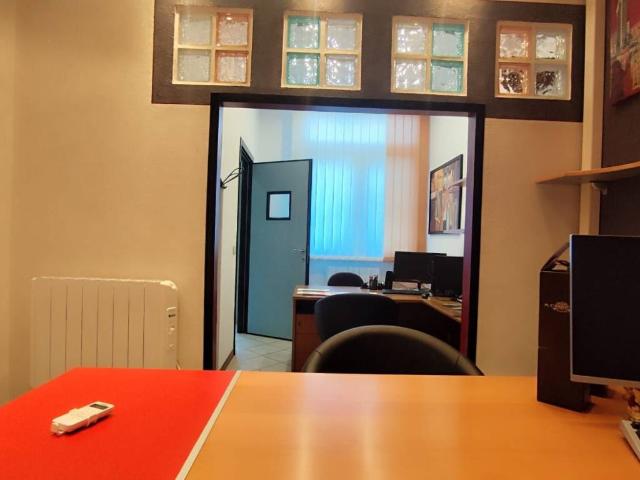 Locale Commerciale in affitto a Aosta