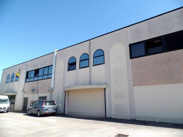 Locale Commerciale in affitto a Aprilia, Lazio