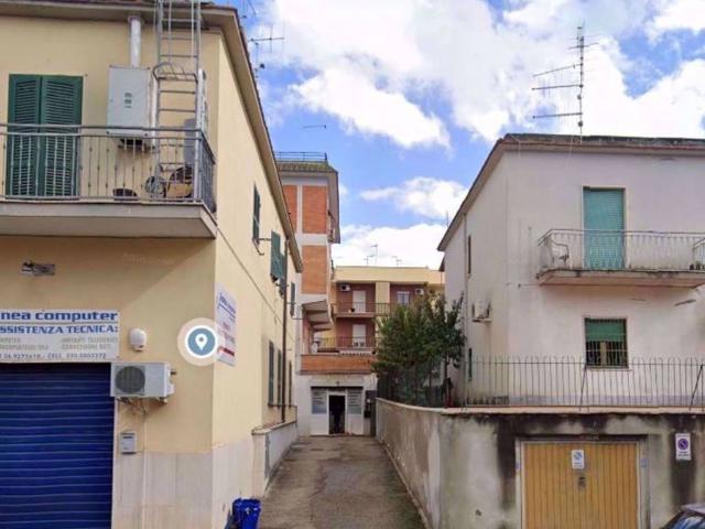 Locale Commerciale in affitto a Aprilia, Lazio