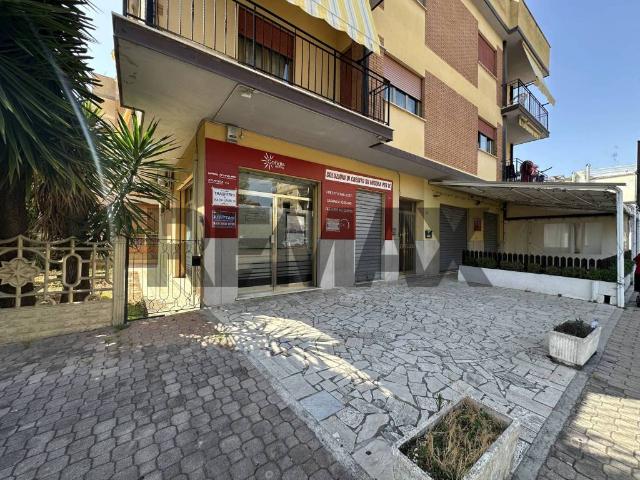 Locale Commerciale in affitto a Aprilia, Lazio