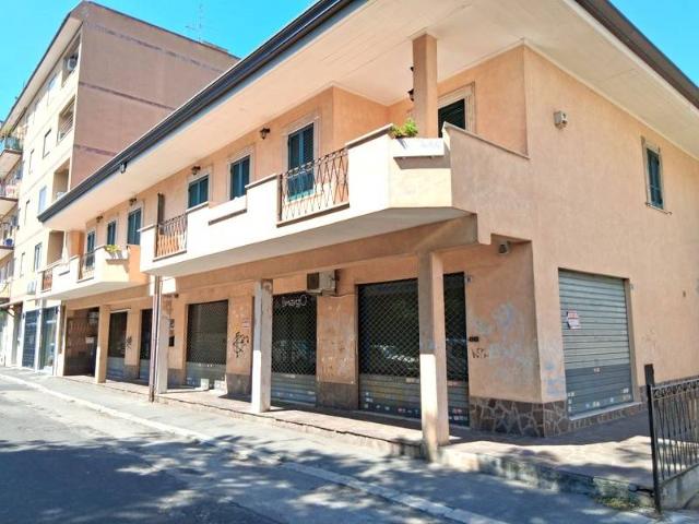 Locale Commerciale in affitto a Aprilia, Lazio