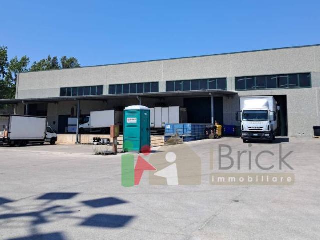 Locale Commerciale in affitto a Aprilia, Lazio