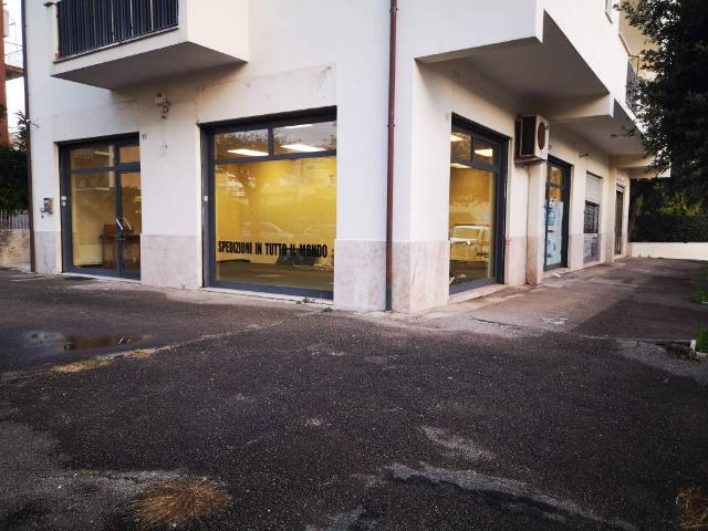Locale Commerciale in affitto a Aprilia, Lazio