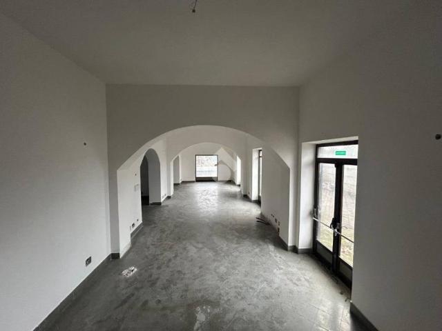 Locale Commerciale in affitto a Campo di Carne, Aprilia