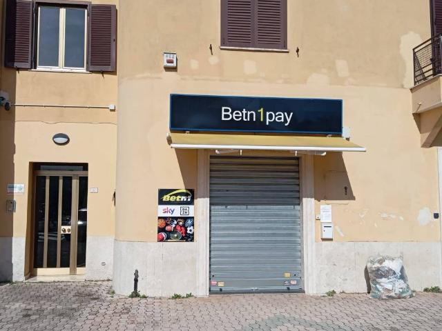 Locale Commerciale in affitto a Aprilia, Lazio