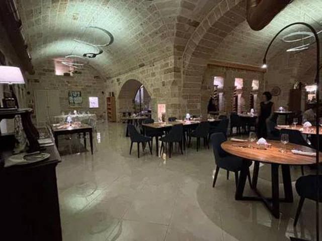 Locale Commerciale in affitto a Puglia, Lecce