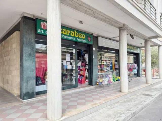 Locale Commerciale in affitto a Puglia, Lecce