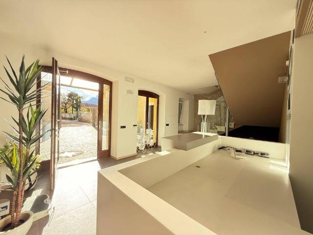 Locale Commerciale in affitto a Comunità Alto Garda e Ledro, Arco