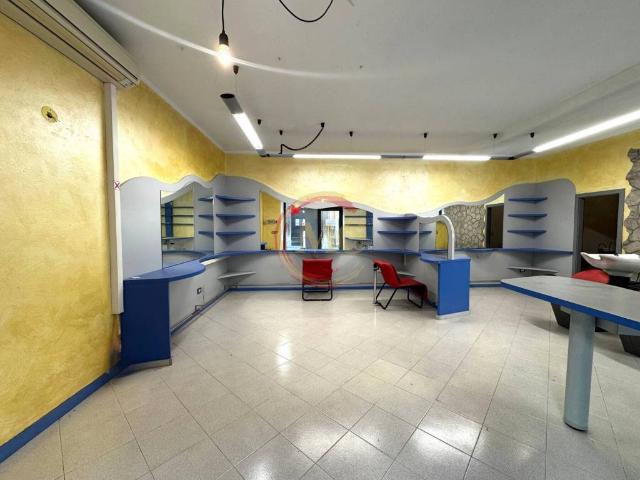 Locale Commerciale in affitto a Comunità Alto Garda e Ledro, Arco