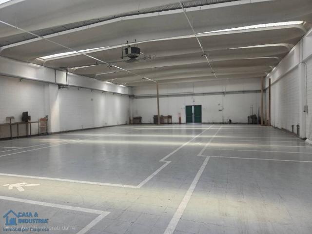 Locale Commerciale in affitto a La Ca', Arcore