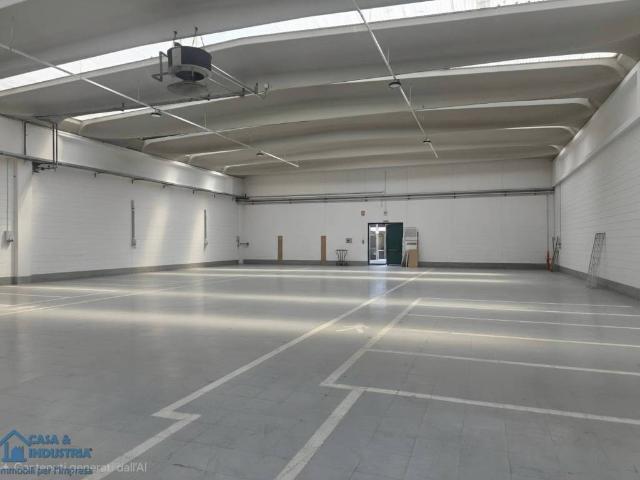 Locale Commerciale in affitto a La Ca', Arcore