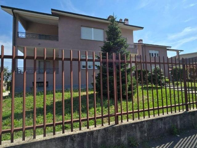 Locale Commerciale in affitto a Arcore, Cascina del Bruno