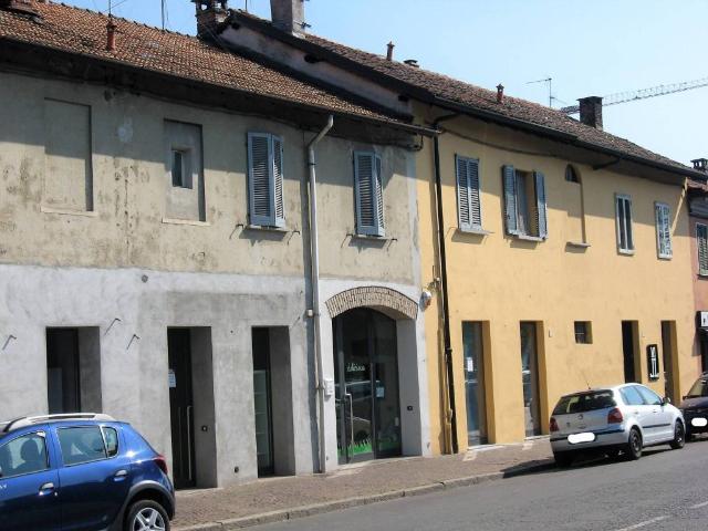 Locale Commerciale in affitto a Arcore, Lombardia