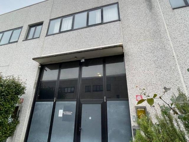 Locale Commerciale in affitto a Arcore, Lombardia