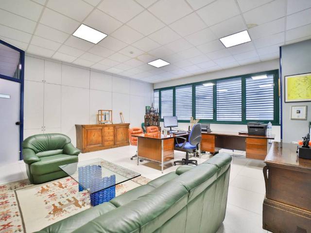 Locale Commerciale in affitto a Arcore, Lombardia