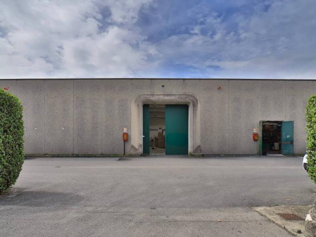 Locale Commerciale in affitto a La Ca', Arcore