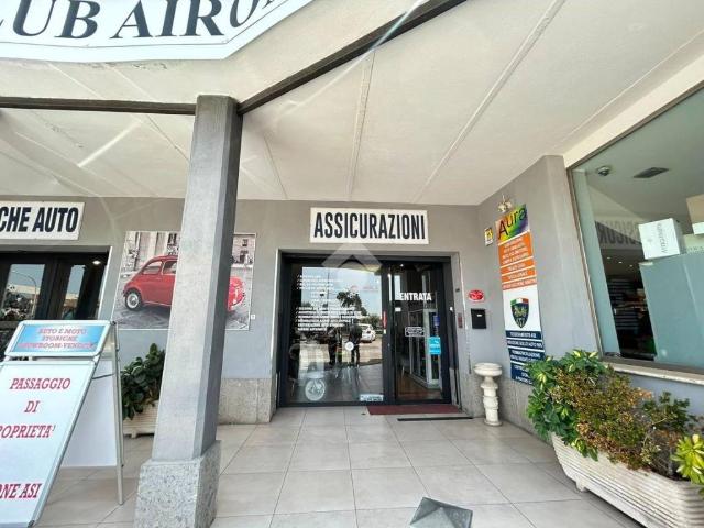 Locale Commerciale in affitto a Madonnina, Roma Capitale
