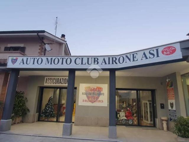 Locale Commerciale in affitto a Madonnina, Roma Capitale