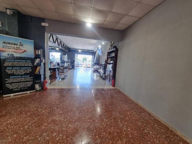 Locale Commerciale in affitto a Madonnina, Roma Capitale