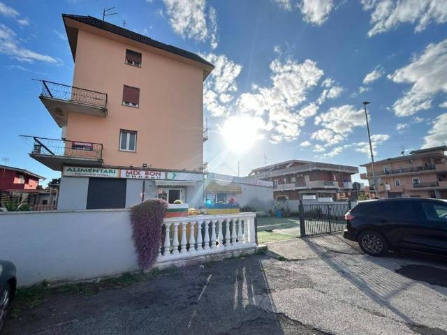 Locale Commerciale in affitto a Roma Capitale, Lazio