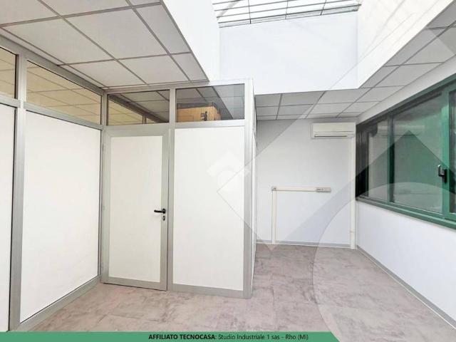 Locale Commerciale in affitto a Torretta, Arese