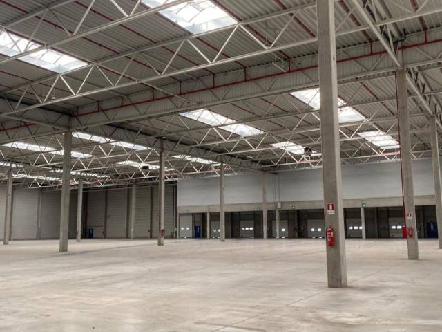 Locale Commerciale in affitto a Torretta, Arese