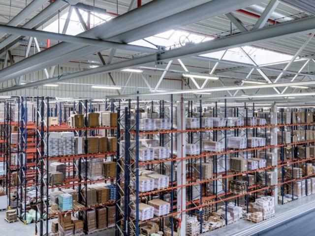 Locale Commerciale in affitto a Zona Industriale Arese Sud, Arese