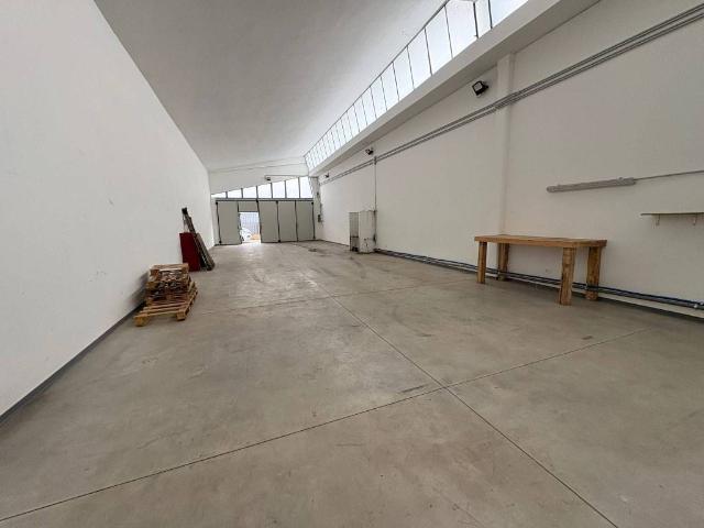 Locale Commerciale in affitto a Arezzo