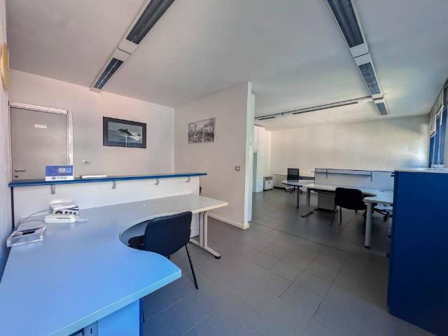 Locale Commerciale in affitto a Saione, Palazzo Del Pero