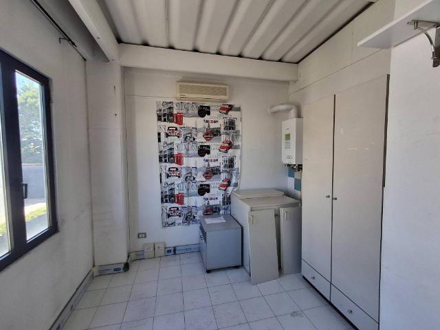 Locale Commerciale in affitto a Case Nuove di Ceciliano, Palazzo Del Pero