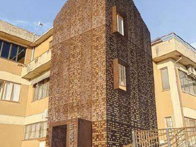 Locale Commerciale in affitto a Chiani, Palazzo Del Pero