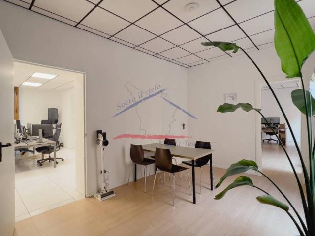 Locale Commerciale in affitto a Giotto, Arezzo