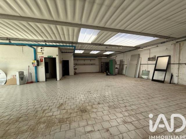 Locale Commerciale in affitto a Saione, Arezzo