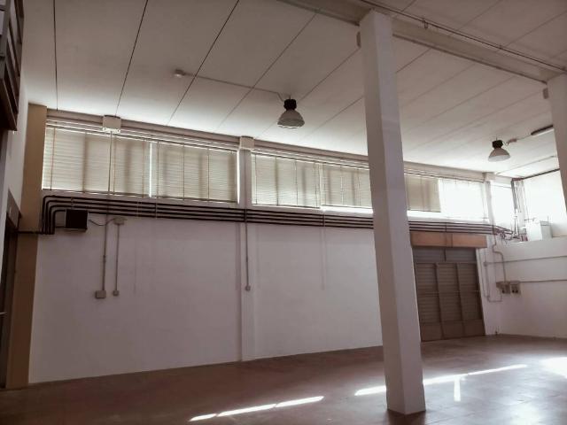 Locale Commerciale in affitto a Chiani, Palazzo Del Pero