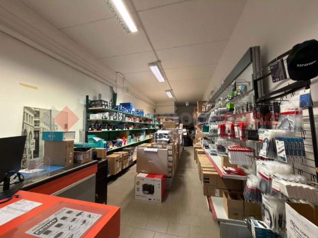 Locale Commerciale in affitto a San Leo, Palazzo Del Pero