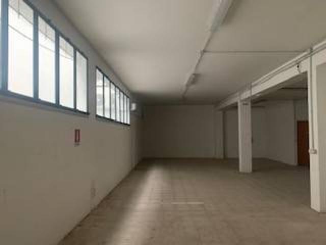 Locale Commerciale in affitto a La Pace, Palazzo Del Pero