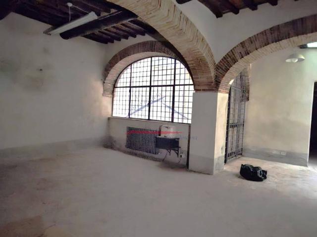 Locale Commerciale in affitto a Arezzo