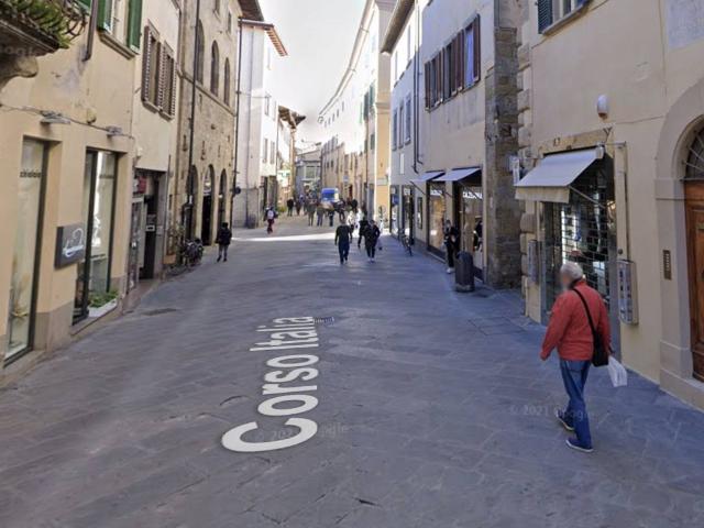 Locale Commerciale in affitto a Palazzo Del Pero, Toscana