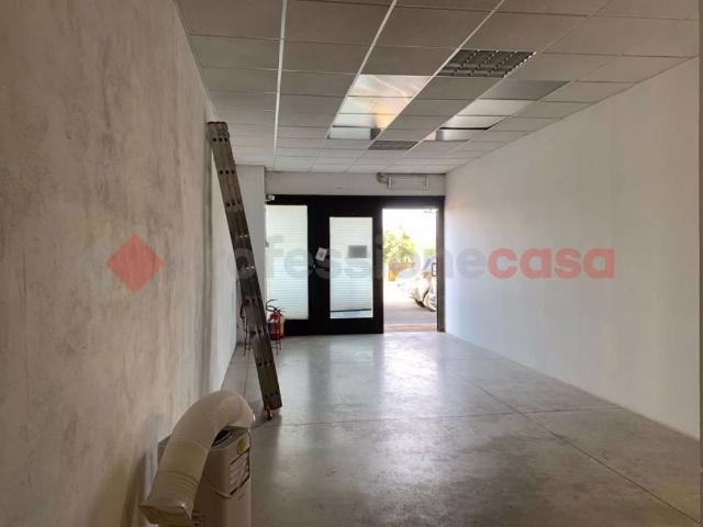 Locale Commerciale in affitto a Arezzo