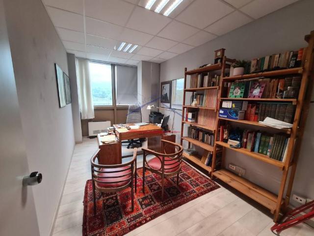 Locale Commerciale in affitto a Giotto, Arezzo