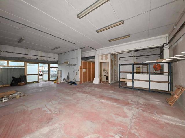 Locale Commerciale in affitto a Case Nuove di Ceciliano, Palazzo Del Pero