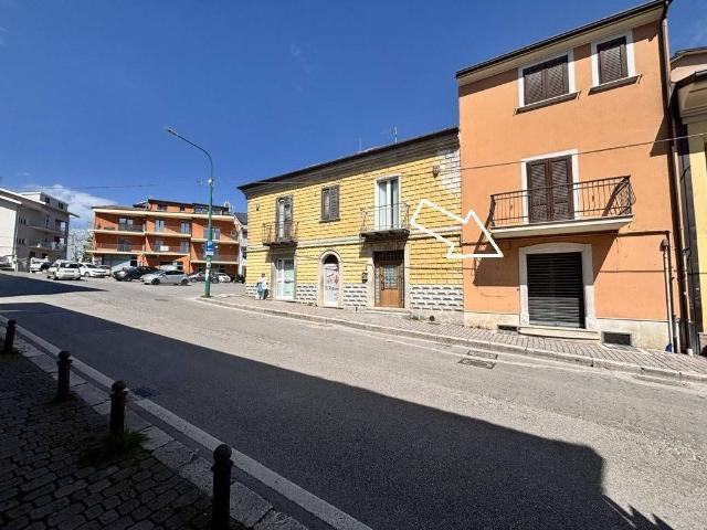 Locale Commerciale in affitto a Ariano Irpino, Campania