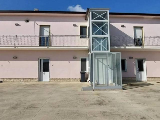 Locale Commerciale in affitto a Ariano Irpino, Campania