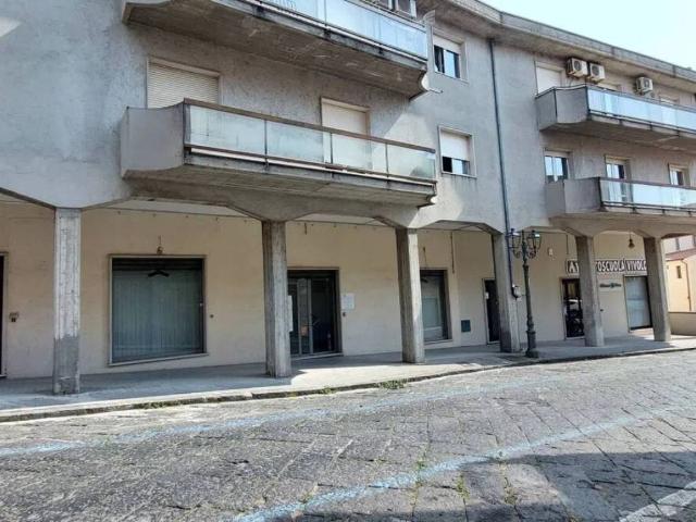 Locale Commerciale in affitto a Ariano Irpino, Campania